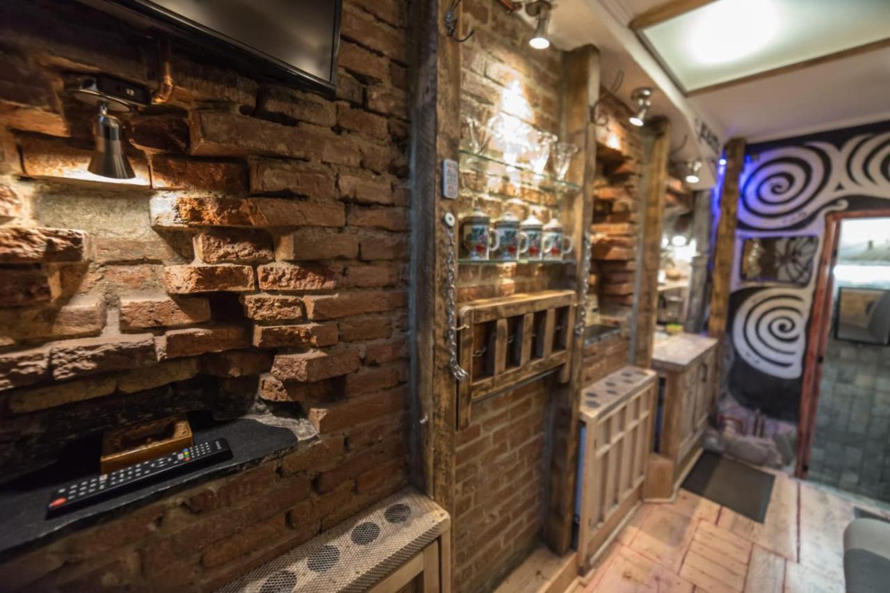 Rent A - Be Rustic Apartment Brașov