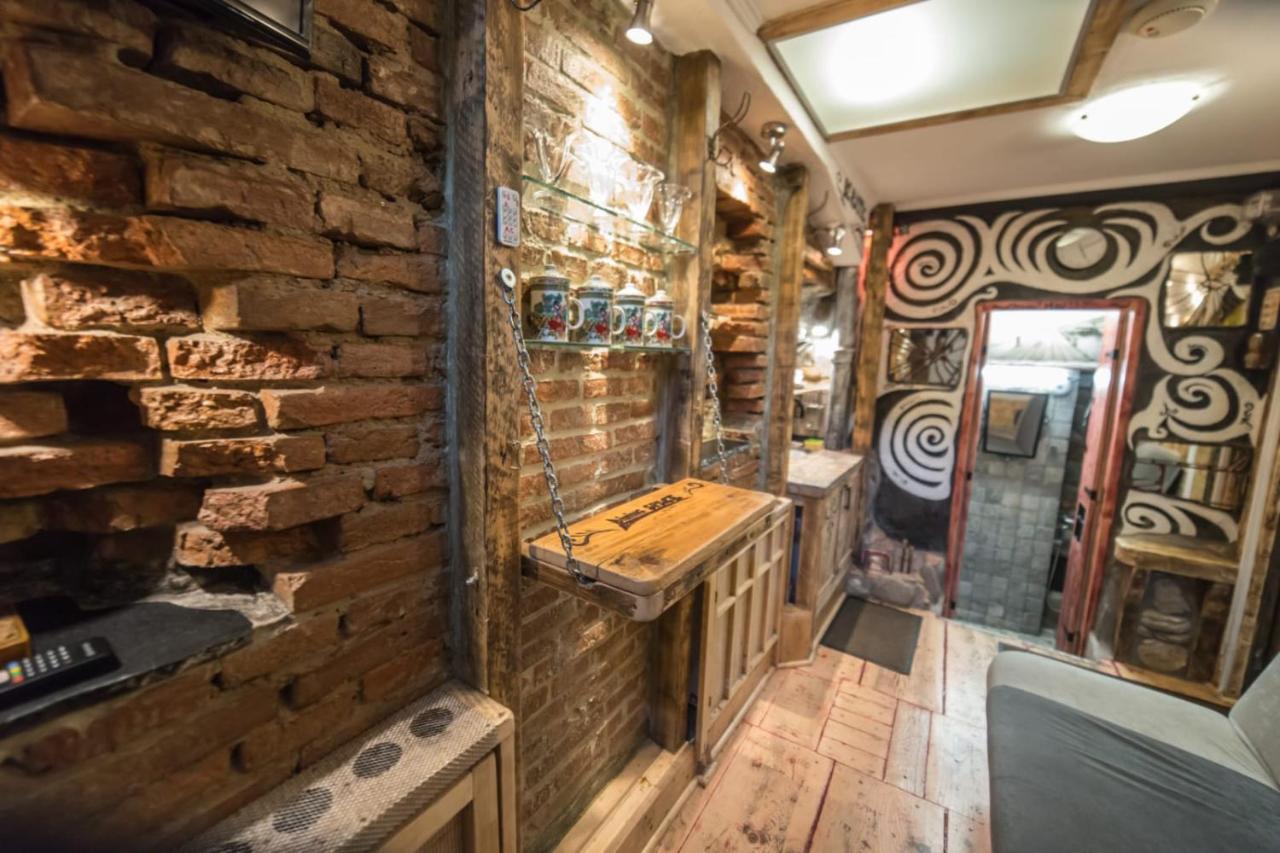 Rent A - Be Rustic Apartment Brașov